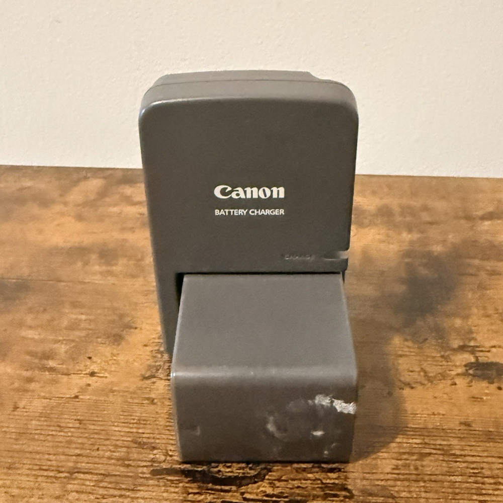 Canon Compact Battery Charger with batterry  CB-2LW